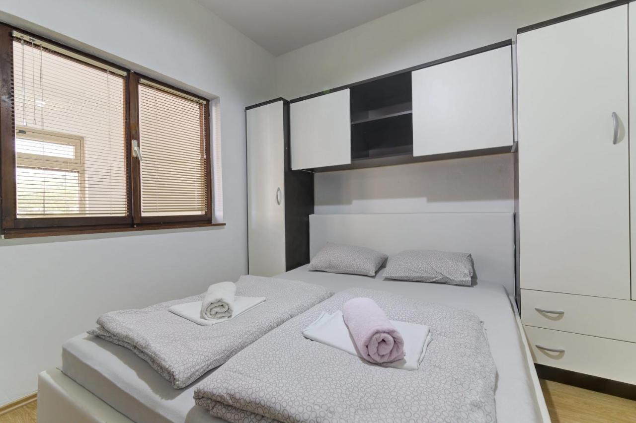 Apartments Zora เซนญ์ ภายนอก รูปภาพ